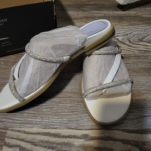 Vionic White Sandals with Sparkling Straps